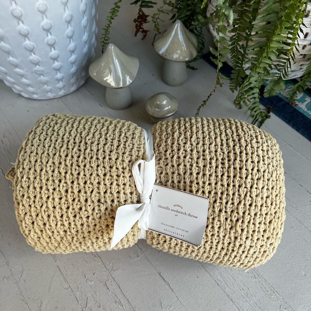 Pottery Barn Chenille Seedstitch Throw in Tan